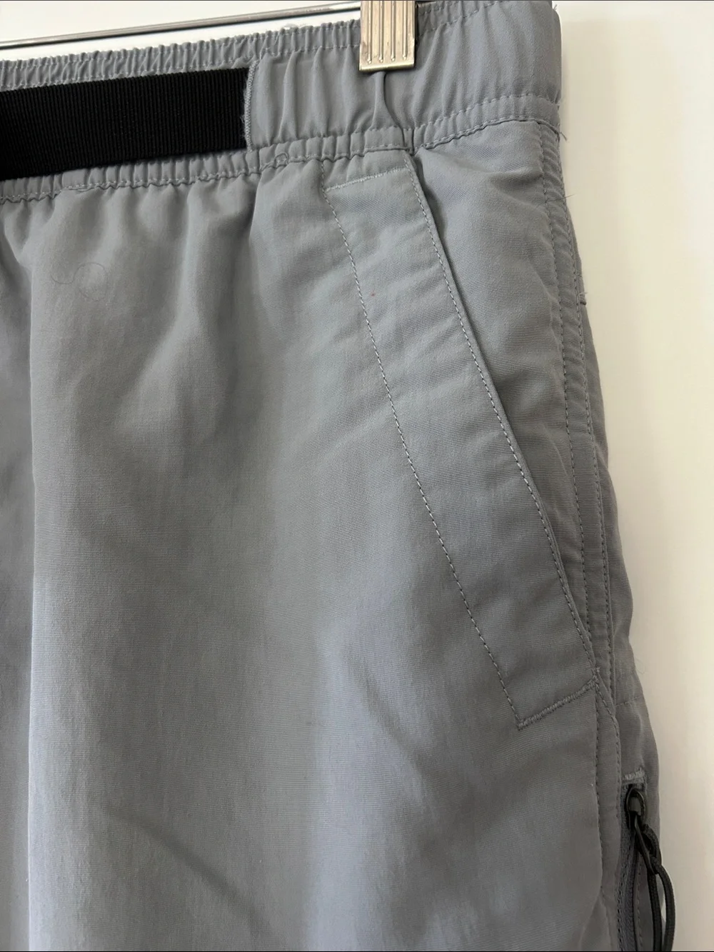 North Face Belted Outdoor Shorts Mesh Liner Sz M w MEASUREMENTS Zip Pocket
